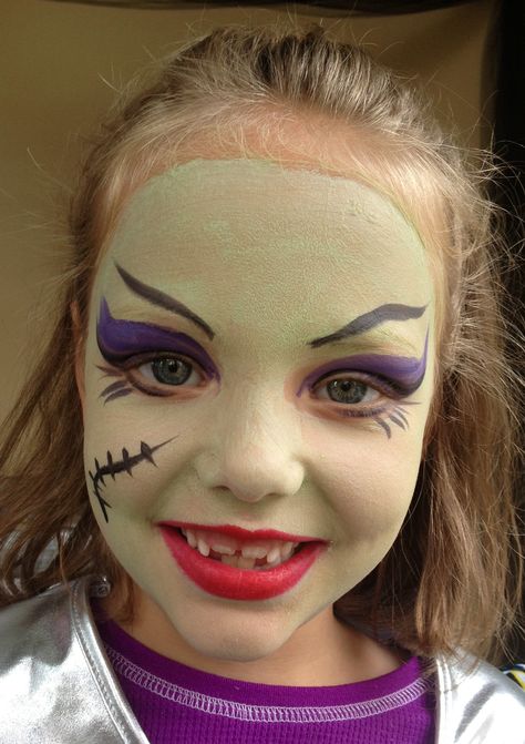 Monsters High facepaint Monster High Face Paint, Drawing Monster High, Makeup Ideas Drawing, Face Painting Halloween Kids, Spooky Outdoor Halloween Decor, Monster High Makeup, Monster Makeup, Doll Face Paint, Monster High Party