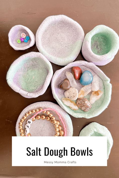 Salt dough bowls make a great handmade gift or easy craft idea! With just a few kitchen ingredients your kids will love making these pretty, two-toned trinket dishes. Learn how to make salt dough at Messy Momma Crafts. Salt Dough Jewelry, Diy Salt Dough, Salt Dough Projects, How To Make Salt Dough, Make Salt Dough, Salt Dough Crafts, Salt Dough Recipe, Dough Ideas, Kitchen Ingredients