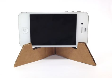 How to Make a DIY iPhone Tripod in 30 Seconds - 22 DIY iPhone Tripod Stand Ideas Phone Tripod Diy, Diy Headphone Stand, Diy Tripod, Iphone Tripod, Phone Holder For Bed, Diy Phone Stand, Cardboard Diy, Phone Holder For Car, Purple Iphone Case