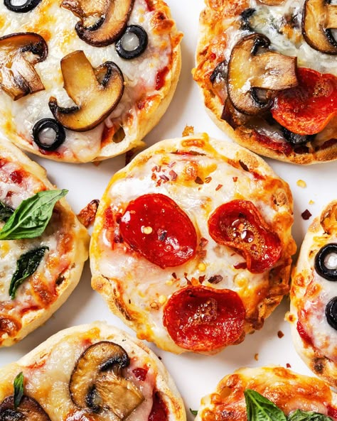 English Muffin Pizza Recipe (Fast & Easy) | Kitchn English Muffin Pizza, Pizza Muffins, Toast In The Oven, Personal Pizza, Keto Lunch, Feel Good Food, English Muffin, Party Foods, Pizza Toppings