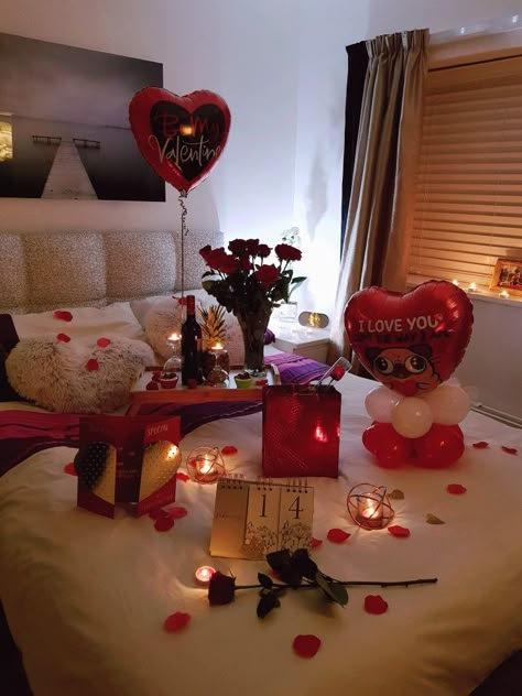 Surprise Bedroom Romantic, Valentines Room Decorations, Valentine’s Day Room Surprise, Romantic Hotel Room Ideas For Him, Hotel Decorations For Boyfriend, Valentine’s Day Room Set Up, Romantic Hotel Rooms, Romantic Room Surprise, Romantic Dinner Decoration