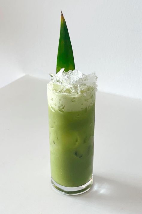 Matcha Colada — BYEVIE Matcha Cocktail, Fancy Cocktails Recipes, Simple Syrup Recipes, Beach Cocktails, Matcha Drink, Homemade Syrup, Fancy Cocktails, Summer Cocktail Recipes, Matcha Powder