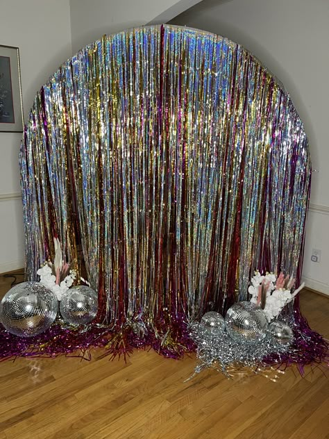 Layered Tinsel Backdrop, 70s Party Backdrop, 70s Photo Backdrop, Cowgirl Photo Backdrop, Homecoming Photo Backdrops, Disco Ball Photo Backdrop, 70s Backdrop, Christmas Backdrop Diy, Disco Party Backdrop