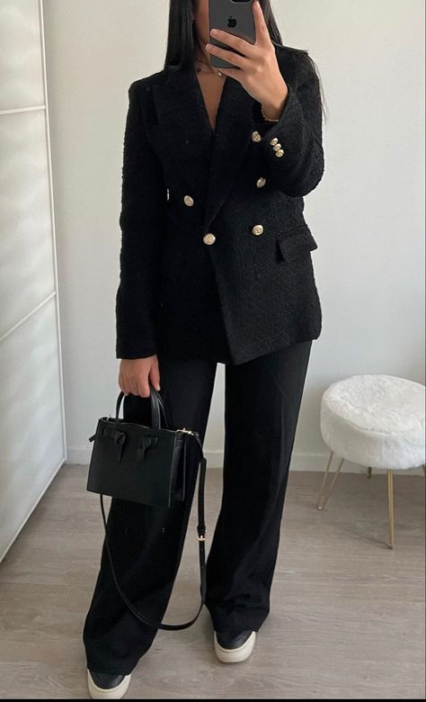 Buissnes Woman Aesthetic Outfit, Outfit Avec Blazer, Blazer Noir Outfit, Ootd Classe, Outfit Blazer Noir, Law Outfits Women, Outfits Suits Women, Blazer Outfit Elegant, Outfit Noir