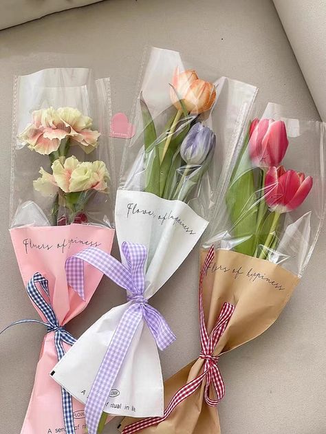 Gift Wrapping Bag, Single Flower Bouquet, Diy Bucket, Clear Gift Bags, Bucket Ideas, Diy Bouquet Wrap, Flower Wrapping, Mini Cakes Birthday, Flower Bar