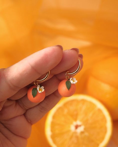 Obsessed with these new orange slice earrings! 🍊 They’re like real oranges but way cooler (and definitely won’t squirt you in the eye). So light, you’ll forget you’re even wearing them. Plus, they scream vitamin C and summer vibes. ☀️ Grab yours and slay the day!✨ #clayearrings #polymerclayindia #polymerclay #handmade #handmadejewelry #smallbusiness #fruitearrings (polymer clay orange earrings, lightweight, durable, citrusy, vitamin C, summer style, fashion accessories) Orange Earrings Clay, Fruit Clay Earrings, Orange Clay Earrings, Clay Fruit, Clay Orange, Clay Ring, Slay The Day, Clay Making, Shrink Art