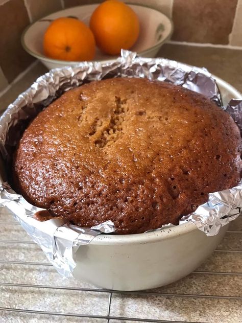 Slow Cooker Ginger Cake - Slow Cooker Tip Slow Cooker Christmas Cake Recipes, Slow Cooker Ginger Cake, Slow Cooker Christmas Cake, Slow Cooker Pudding Recipes, Crockpot Cakes, Slow Cooker Cake Recipes, Banana Sour Cream Cake, Ginger Pudding, Slow Cooker Cake