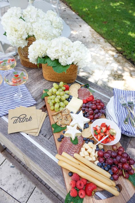 Labor Day Weekend Aesthetic, Labor Day Aesthetic, Easy Flag Cake, Labor Day Party Ideas, Labor Day Food, Key Lime Fudge, Flag Desserts, Labor Day Bbq, Labor Day Party