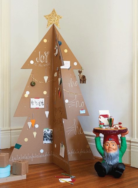 Christmas Diy Tree Decor, Christmas Tree Ideas For Kids, Creative Christmas Tree Ideas, Diy Christmas Trees, Cardboard Tree, Cardboard Christmas Tree, Cardboard Christmas, Creative Christmas Trees, Alternative Christmas