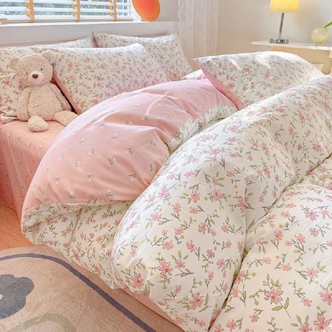 PRICES MAY VARY. ♥♥♥ Chic Botanical Floral 100% Cotton Duvet Cover Set With Zipper Closure and Corner Ties. This bedding set is only a cover for duvet, not comforter set, no comforter or fluffy insert included. 【Quality Material】- Garden style queen duvet cover chic shabby pink floral duvet cover sets made of 100% cotton fabric creates a new standard of soft and comfortable sleeping experience, exceptionally cozy, breathable, lightweight and skin-friendly. Chic garden floral queen bedding sets p Floral Bedding Set, Duvet Covers Floral, Pink Rooms, Flower Duvet Cover, Flower Comforter, Floral Comforter Sets, Floral Bedding Sets, Floral Bedroom, Flower Duvet