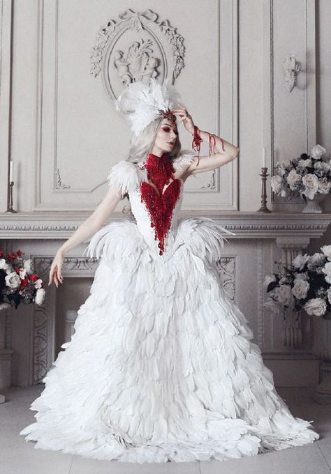 From hints of purple to goth glam: these Halloween wedding dresses are spooktacular Gown Feathers, Halloween Wedding Dresses, Vampire Wedding, Gothic Party, Kostuum Halloween, Kostum Halloween, Swan Dress, Gothic Wedding Dress, Masquerade Costumes