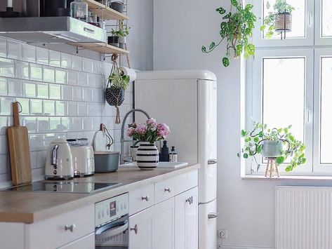 Scandinavian Small Kitchen, Small Scandinavian Kitchen, Kitchen Ideas Scandinavian, Tiny House Kitchen Storage, Kitchen Trends 2020, Top Kitchen Trends, Scandinavian Kitchens, Scandinavian Kitchen Design, Kitchen Floors