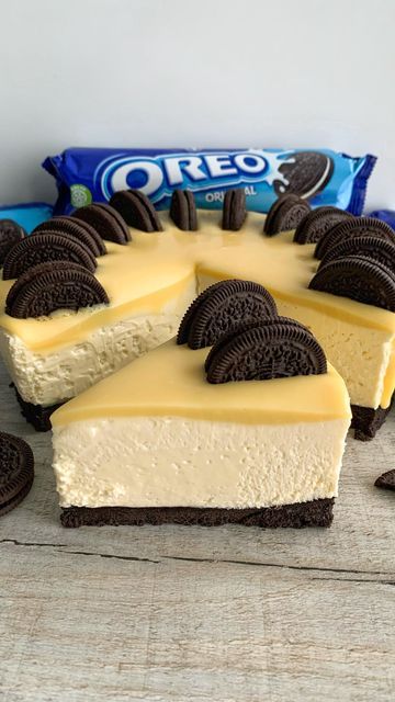 Oreo Dort, Chocolate Oreo Cheesecake, Baking Recipes Desserts, Chocolate Dishes, Chocolate Oreo, Oreo Recipes, Chocolate Oreos, Easy Baking Recipes Desserts, حلويات صحية