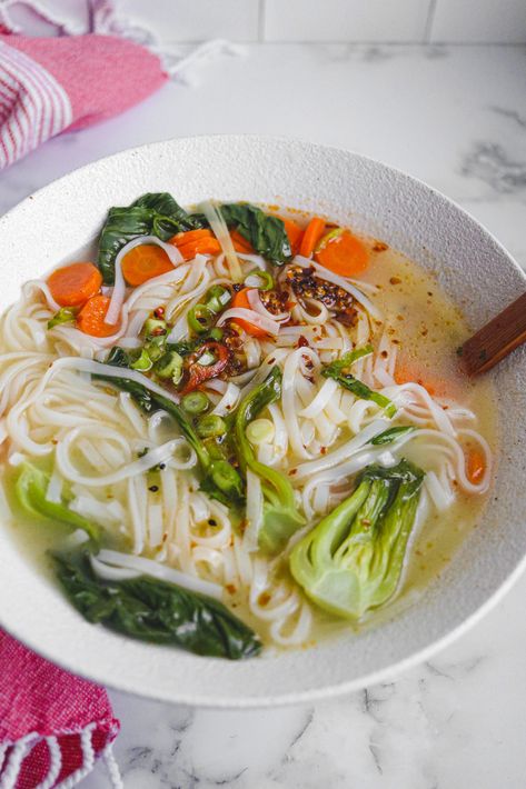 Lemongrass Noodle Soup, Lemongrass Broth Soup, Herbal Soup Recipes, Lemon Grass Soup Thai, Lemongrass Coconut Soup, Lemon Grass Soup Recipe, Lemongrass Soup Recipe, Spicy Lemongrass Soup, Lemon Grass Chicken Vietnamese