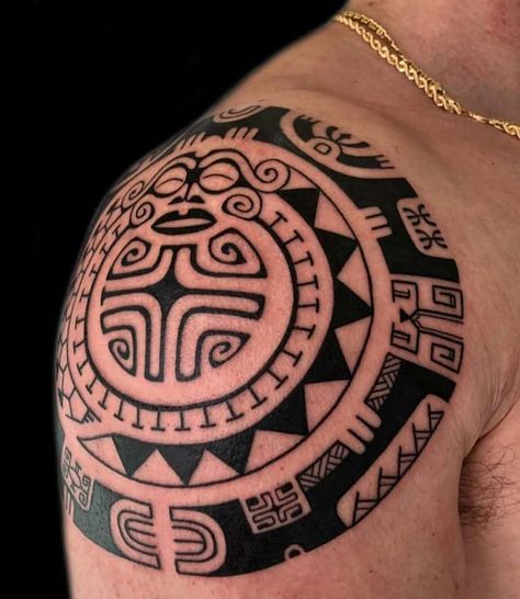 Marquesan Tattoos: Some Of The Rarest In The World Polynesian Shoulder Tattoo, Poly Tattoo, Tattoo Peito, Circle Tattoo Design, Shark Tooth Tattoo, Cross Tattoo Meaning, Tattoo Bras Homme, Tiki Tattoo, Lizard Tattoo