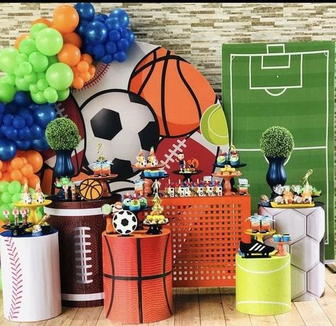 Sports Theme Backdrop Ideas, Sports Party Balloon Garland, Sports Birthday Balloons, Sports Party Backdrop, Sports Birthday Backdrop, Sports Backdrop Ideas, Sports Themed Birthday Party Ideas Decoration, Sports Balloon Garland, Sports Themed Birthday Party Ideas