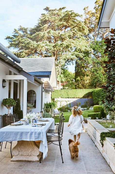 Hamptons Style Garden, Hamptons Garden, Hampton Garden, Outdoor Steps, Garden Features, Outdoor Dining Area, Entertaining Area, Beach Cottages, Outdoor Areas