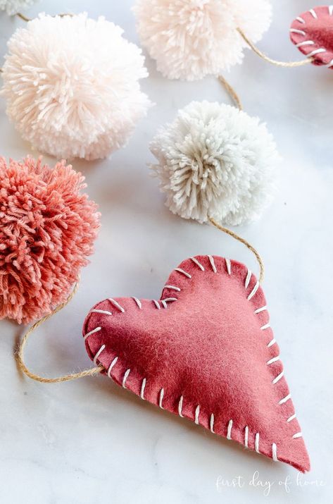 Homeschool Valentines, Vday Decor, Saint Valentin Diy, Valentines Bricolage, Valentine Garland, Diy Valentine's Day Decorations, Valentine's Day Crafts For Kids, Diy Valentines Decorations, Felt Ideas