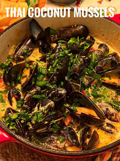 Coconut Mussels, Curry Mussels Recipe, Thai Mussels, Easy Mussels Recipe, Curry Mussels, Mussels Recipe, Coconut Milk Recipes, Coconut Sauce, Meat Appetizers