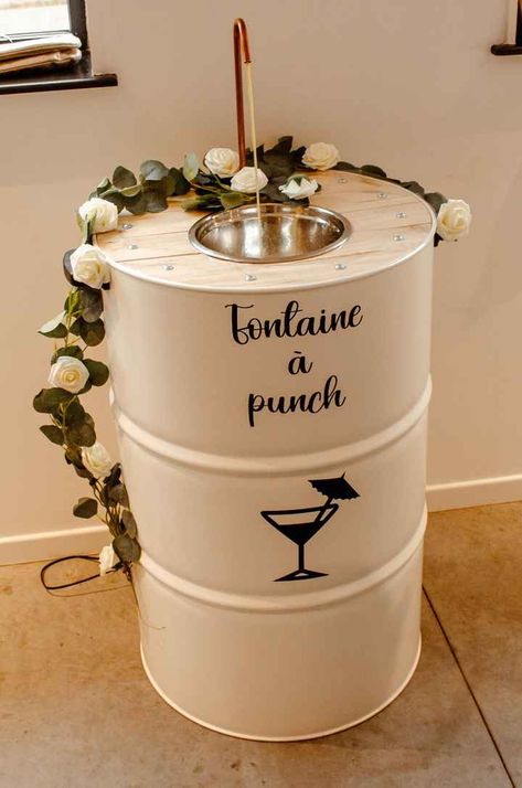 Fontaine à punch/cocktail/sangria/jus/eau - 1 - Photo Décoration Bar A Cocktail, Fontaine A Punch, Punch Cocktails, Event Bar, 25th Birthday, Birthday Diy, Sangria, Bar Decor, Candy Bar