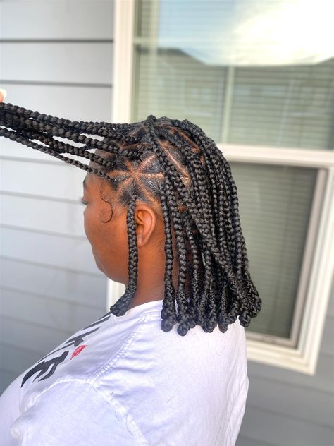 My hands have been wanting to try this style sooo bad for a long time! I got to do it TWICE in the same week!! Both in triangle and square shapes. Perfect for all those into short hair🔥🔥🔥 . Its called bantu-knot braid ends. #braids #shortbraids Short Braids With Knots At The End, Braids With Knots At The End, Box Braids Images, Triangle Braids, Triangle Box Braids, Large Box Braids, Colored Box Braids, Bantu Knot, Jojo Jojo