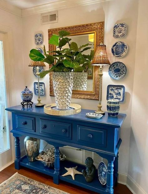 Blue Console Table Entryway, Chinoiserie Entryway, Blue Console Table, Blue And White Living Room, Buffet Decor, Beach House Interior Design, Chinoiserie Decorating, Using Chalk Paint, Entryway Table Decor