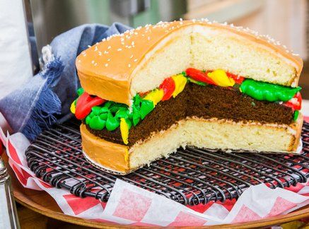 Cheeseburger Cake Cheeseburger Cake Ideas, Cheeseburger Themed Birthday, Cheeseburger Party Theme, Cheeseburger Cake Birthday, Hamburger Cake Tutorial, Hamburger Cake Birthdays, Cheeseburger Birthday Party, Burger Cake Birthday, Hamburger Cake Ideas