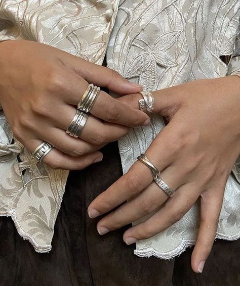 Lots Of Rings Aesthetic Silver, Rings Women Aesthetic, Silver Rings Stack, Cardan Greenbriar, Chunky Silver Rings, Aesthetic Rings, Nail Jewelry, Dope Jewelry, Jewelry Lookbook