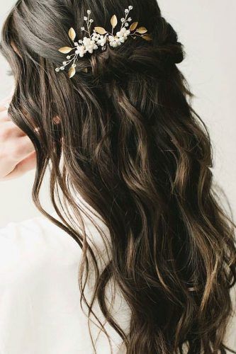 Dark Hair Wedding Hairstyles Brides Loose Curls, Wedding Hair Black Hair, Brown Hair Wedding Hairstyles, Formal Hair Down, Long Hair Cuts Straight, Bride Hair Down, Bridesmaids Hairstyles, Straight Hair Cuts, Goth Hair