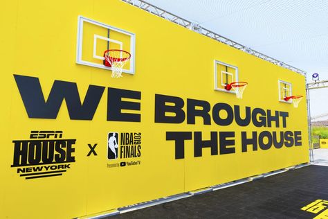 Basketball Experiential Marketing, Basketball Activation, Sport Shop Design, Activation Ideas, Sports Turf, Marketing Activations, Sports Lounge, Sports Festival, Brand Activations