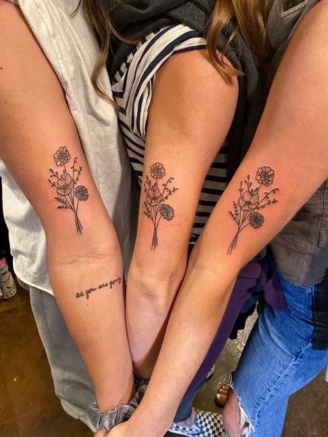 Tattoo On Back Of Arm Above Elbow Women, Flower Tattoo On Inside Of Arm, Bouquet Tattoos For Women, Wildflower Tattoo Inner Bicep, Flower Tattoos Forearm Small, Collage Sleeve Tattoo Women, Birth Flower Matching Tattoos, Flower Bouquet Tattoo On Arm, Family Flower Bouquet Tattoo Placement