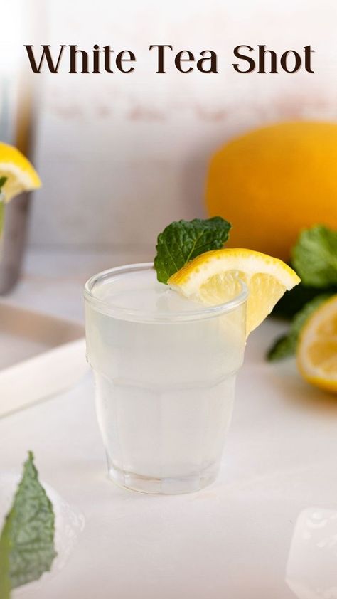 white tea shot in shot glass garnished with mint and lemon. White Tea Shot Recipe, White Party Foods, Shots Alcohol Recipes, Tea Cocktail Recipes, Fruity Alcohol Drinks, Tea Drink Recipes, White Drinks, Coctails Recipes, Party Drinks Alcohol