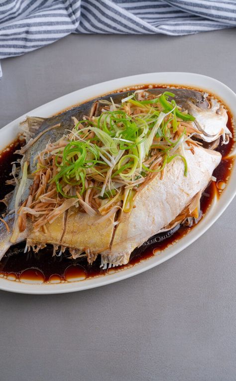 Steamed Fish With Ginger And Soy Sauce, Steam Fish Recipe Chinese, Steamed Fish Recipes, Street Food Thailand, Soy Ginger Sauce, Food Thailand, Soy Ginger, Spicy Noodle, Onion Leeks