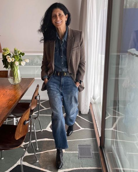 Nili Lotan 2023, Nili Lotan Shon Pants Outfit, Nili Lotan Street Style, Blazer Jeans Outfit, Jean On Jean, Jeans Blazer Outfit, Styling Jeans, Outfits Con Jeans, Looks Jeans