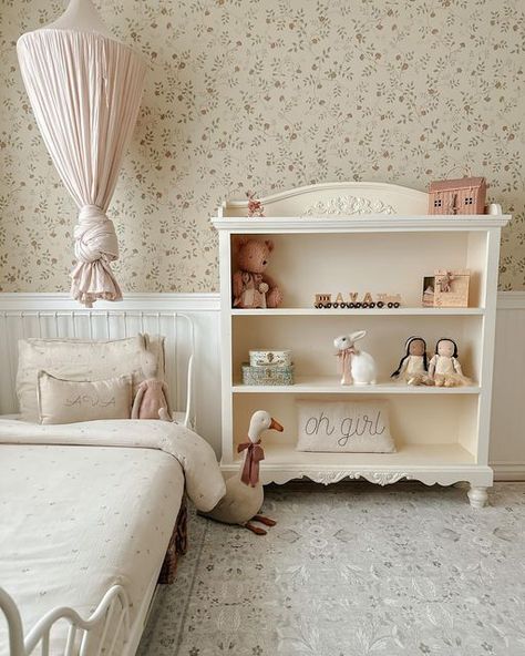 Nursery Closet Organization, Kids Rooms Inspo, Big Girl Bedrooms, Toddler Girl Room, Kids Bedroom Inspiration, Nursery Closet, Nursery Room Design, Baby Room Inspiration, Nursery Room Inspiration