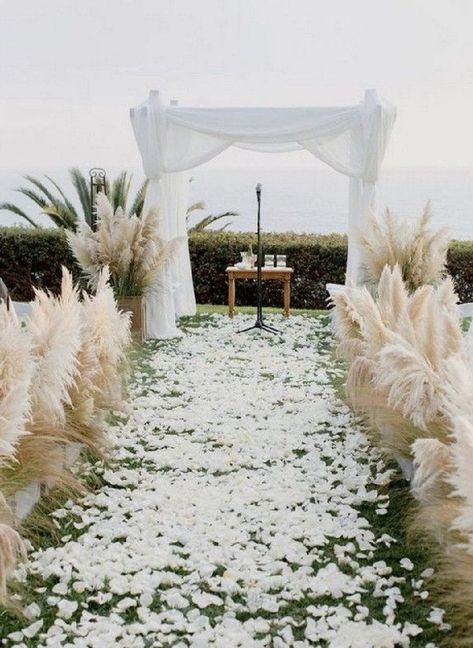 Aisle Ideas, Wedding Ceremony Ideas, Gold Wedding Theme, Grass Wedding, Wedding Beach Ceremony, Pampas Gras, Beach Ceremony, Beach Wedding Decorations, Wedding Boho