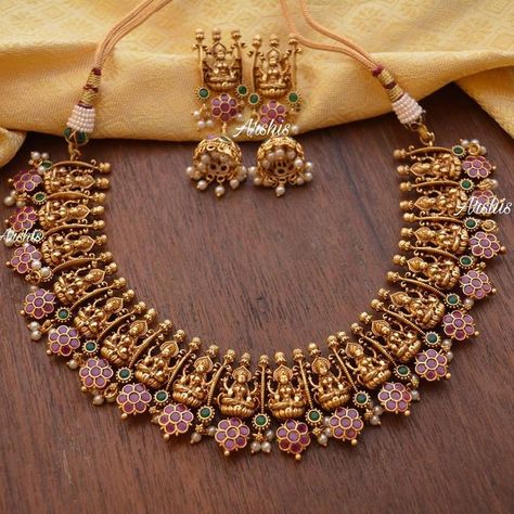 Traditional Jewellery Photography, Jewellery Designing, Varun Tej, Classic Jewellery, Temple Jewelry Necklace, Indian Wedding Jewelry Sets, Antique Necklaces Design, Antique Jewellery Designs, Gold Necklace Indian Bridal Jewelry