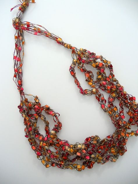 Just Another Hang Up: Trellis Necklace Tutorial... Yarn Jewelry, Ladder Yarn, Crocheted Jewelry, Crochet Necklace Pattern, Necklace With Beads, Fiber Necklace, Yarn Necklace, Unique Yarn, Crochet Jewelry Patterns