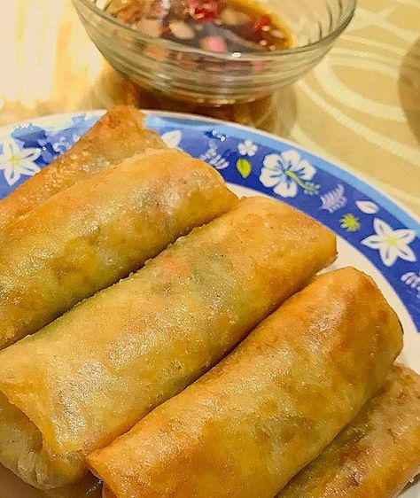 Crispy Lumpiang Gulay at Togue Lumpiang Gulay Recipe, Lumpiang Gulay, Lumpia Recipe Filipino, Vegetable Lumpia, Crab And Corn Soup, Sweet And Sour Spareribs, Embutido Recipe, Pinoy Merienda, Vegetable Egg Rolls