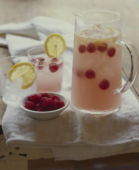 This Mexican-style Raspberry Tequila Sangria is as much a margarita as it is a sangria. This refreshing cocktail is great for pairing with spicy foods! Limoncello Sangria Recipe, Tequila Sangria, Lemonade Sangria, Limoncello Cocktails, Lemon Vodka, Summer Cocktail Party, Batch Cocktails, Liqueurs Recipes, Sangria Recipes