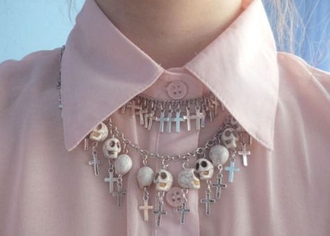 Skull Collar, Mode Pastel, Pastel Goth Aesthetic, Skull Rock, Pastel Punk, Pastel Goth Fashion, Pastel Grunge, Grunge Goth, Skull Fashion