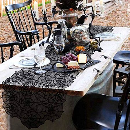 Decoracion Halloween Party, Lace Table Runner Wedding, Halloween Haunted House Decorations, Table Halloween, Halloween Party Dinner, Halloween Table Runners, Creepy Decor, Diy Halloween Decor, Halloween Kitchen