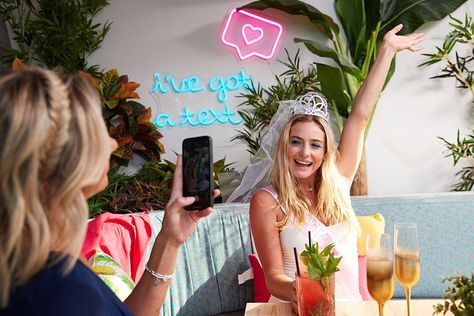 Planning an epic hen-do? Why not consider a Love Island theme hen party? Think pool party vibes and exciting games to delight the whole wedding party Love Island Themed Party, Island Themed Party, Pool Party Vibes, Themed Party Outfits, Island Birthday, Island Party, Hen Party Games, Bachelorette Themes, Island Theme