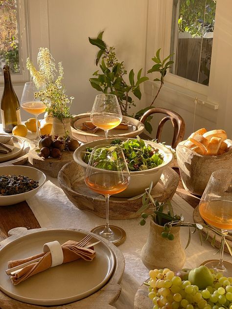 Elsa Hosk and Kristen Bell Frequent This L.A. Decor Shop—Now, Its Finally Launching Online Mediterranean Table Setting, Michelle Aesthetic, Christmas Table Scape, Table Scapes, Summer Soiree, Food Display, Wine And Dine, Slow Living, Pretty Food