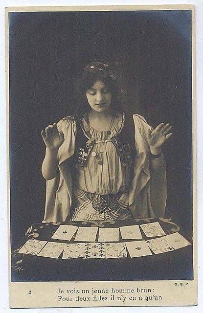 Vintage Fortune Teller, Arte Occulta, Tarot Prediction, Tarot Significado, Vintage Tarot, Learning Tarot Cards, Fortune Telling Cards, Wiccan Spell Book, Tarot Card Readers