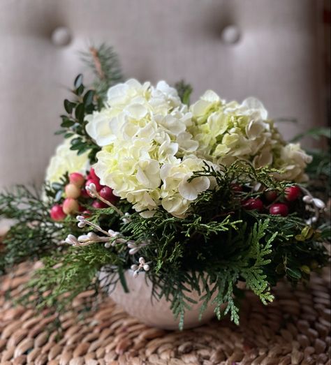 Christmas Hydrangea, Hydrangea Christmas, White Hydrangea Centerpieces, Hydrangea Flower Arrangements, Holiday Flowers, Winter Centerpieces, Hydrangea Centerpiece, Hypericum Berries, Greenery Arrangements