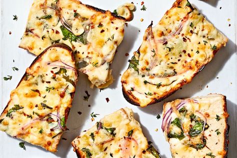 Spinach Alfredo French Bread Pizza Vegetarian Alfredo, Bread Pizza Recipe, Spinach Alfredo, Pizza Ideas, French Bread Pizza, Bread Pizza, Italian Dinner, Spaghetti And Meatballs, French Bread