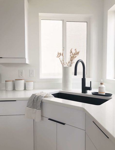 Kitchens With Stainless Steel Sinks, Gunmetal Sink Kitchen, Dark Sink Kitchen, Stainless Sink Black Faucet, White Countertops Black Sink, Stainless Steel Sink Black Faucet, Black Sink With White Countertop, Black Stainless Sink, Black Sink White Kitchen