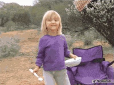 This future hippie who is already one with the Earth. Falling Video, Kids Falling, 19 Kids, Have A Laugh, Kids Watches, Laughing So Hard, Jennifer Aniston, Funny People, Bones Funny