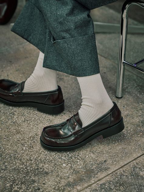 Chunky Shoe Outfits, Penny Loafers Men Outfit, Square Loafers, Penny Loafers Outfit, Vintage Loafers, Finance Accounting, Pointed Loafers, Square Shoes, Mode Shoes